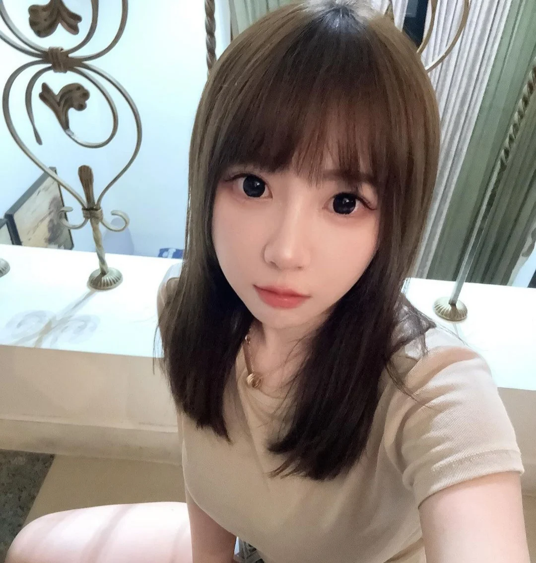 Photo next profile Xie Mina