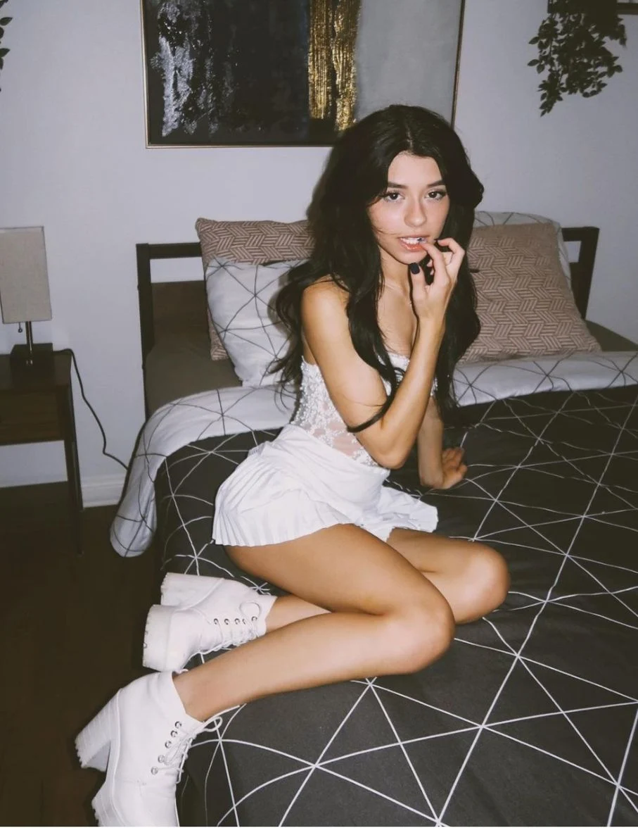 Yan Moon, female escort in Hong Kong, recommendation photo 3