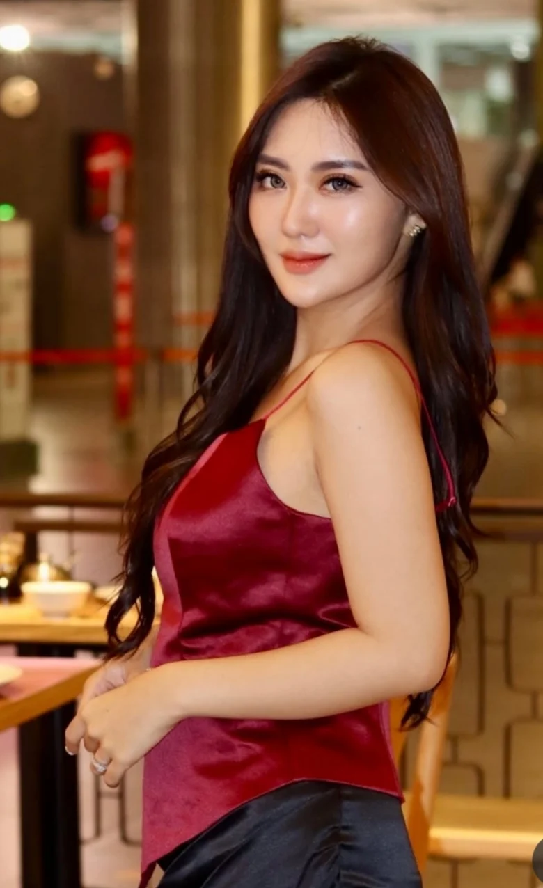 Ting Moon, female escort in Hong Kong, recommendation photo 1