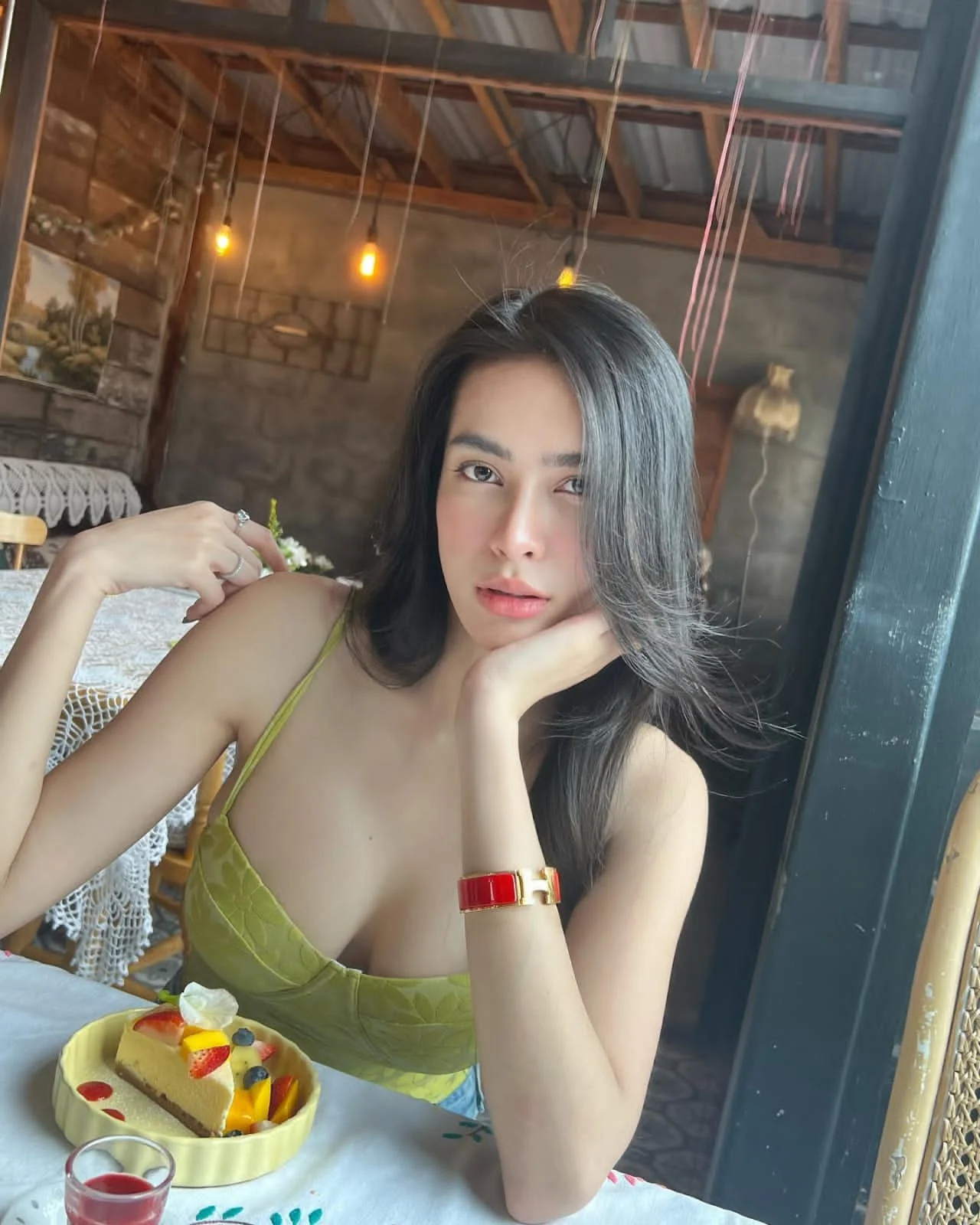Wu Ling-Lin, female escort in Hong Kong, recommendation photo 2