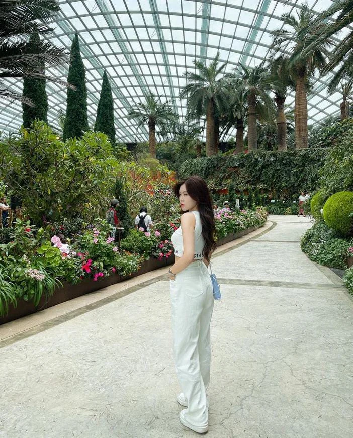 Han Jing-Suyin, Hong Kong profile photo 9