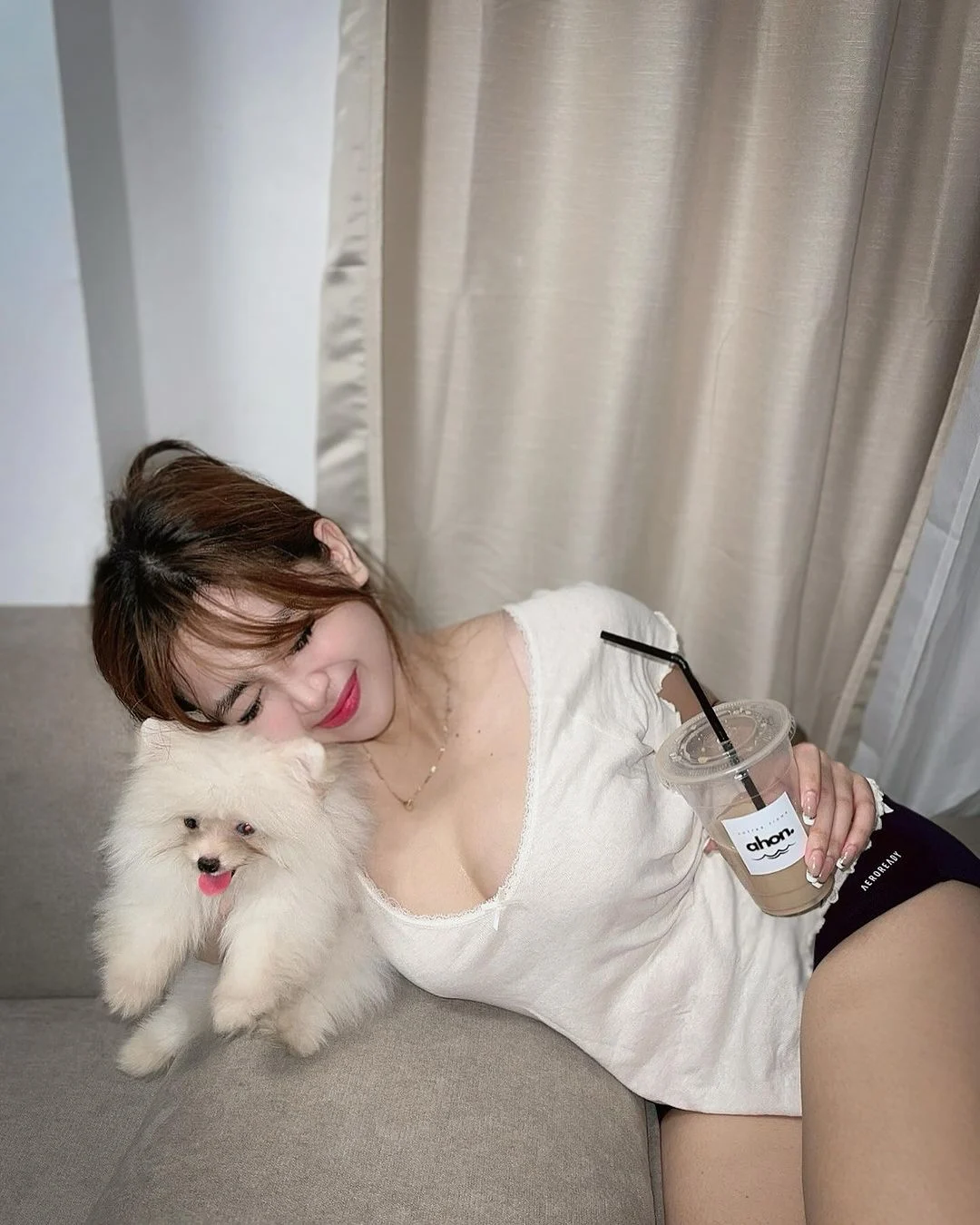 Huang Na, female escort in Hong Kong, recommendation photo 2