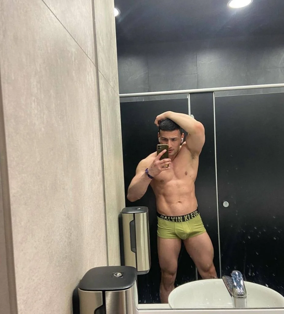 Zheng Peng-Cheng, male escort in Hong Kong, recommendation photo 1