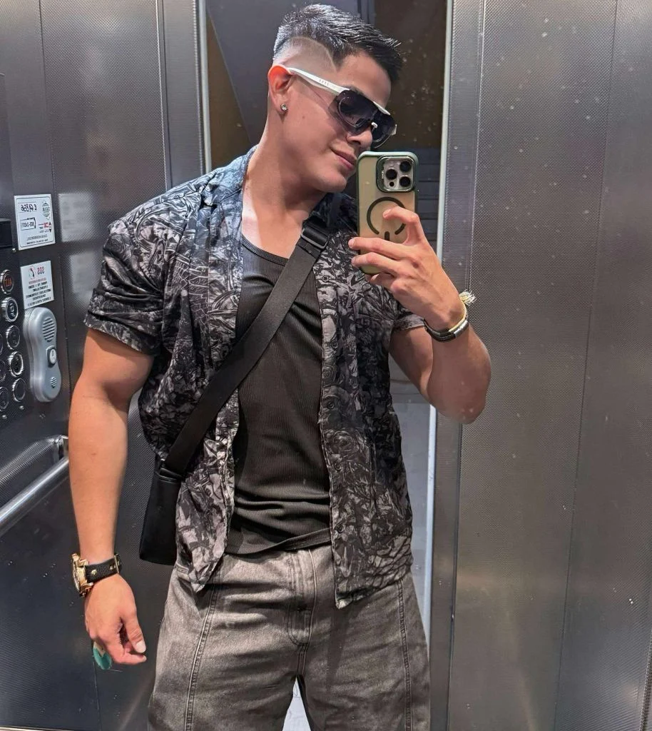 Huang Long-Lei, male escort in Hong Kong, recommendation photo 5