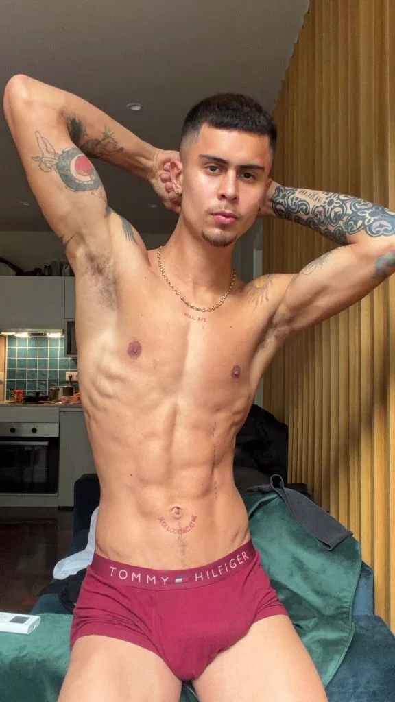 Yi Ray, male escort in Hong Kong, recommendation photo 6