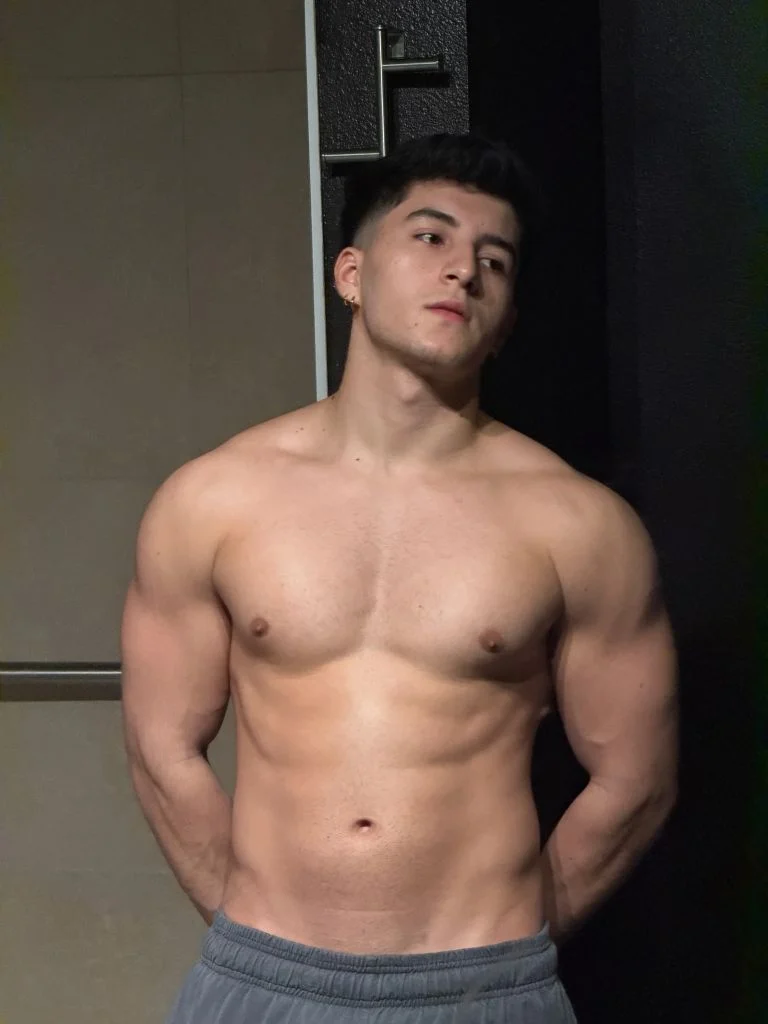 Hu Heng-Dong, male escort in Hong Kong, recommendation photo 2