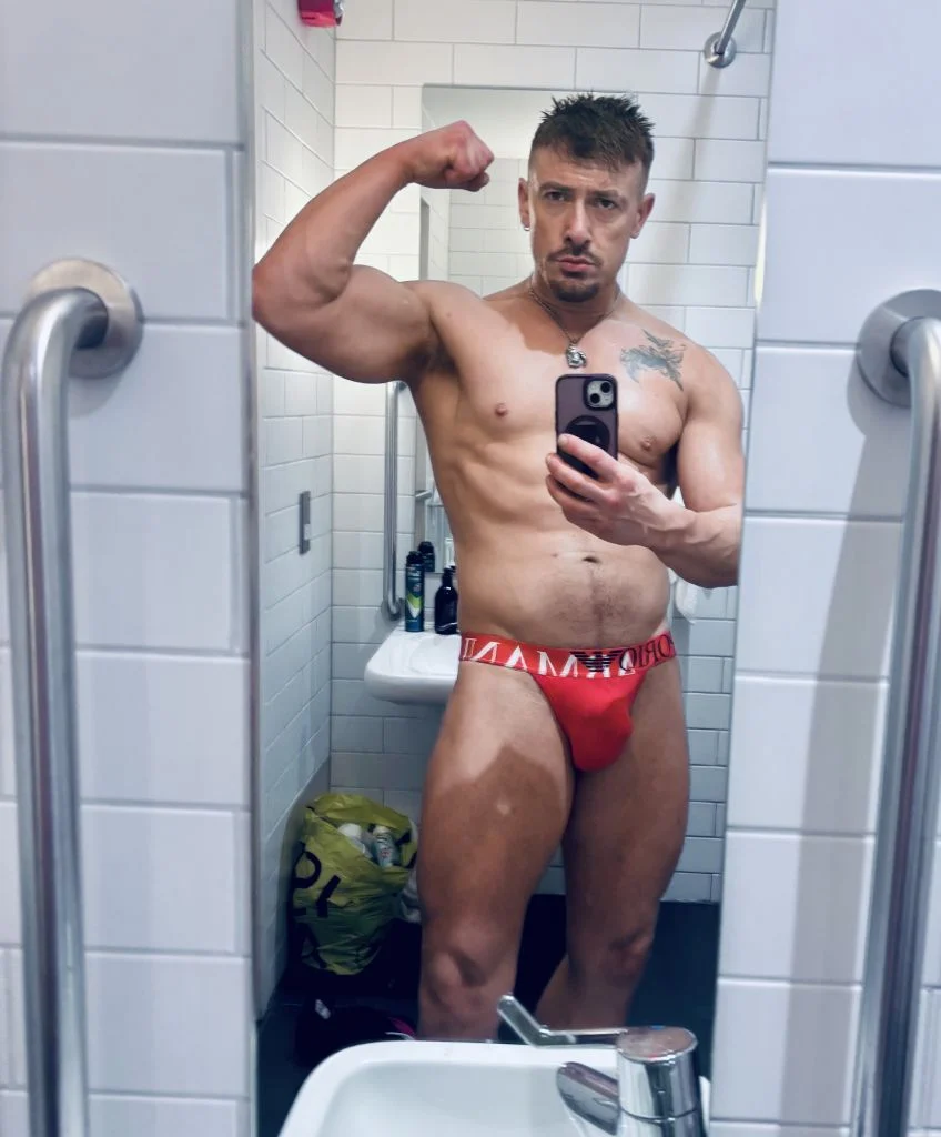 Zheng Jian, male escort in Hong Kong, recommendation photo 2